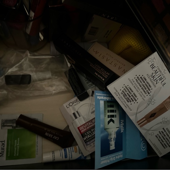 Makeup Mystery Bundle - Picture 4 of 15